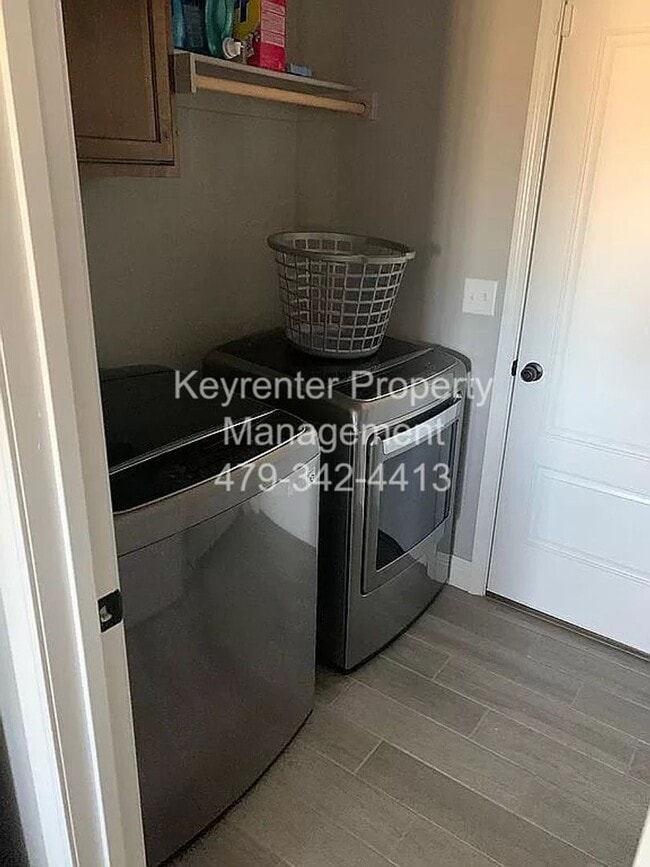 Building Photo - Beautiful Orchard Park Home!