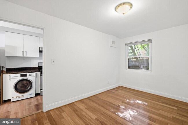 Building Photo - 1701 Montello Ave NE