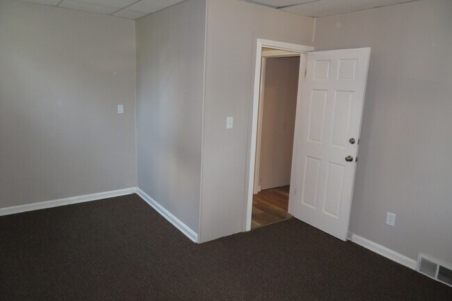 Building Photo - 424 Kirn Ave