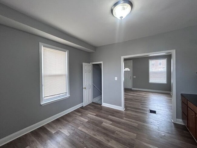 Building Photo - 1 Bedroom Plus Den HOUSE