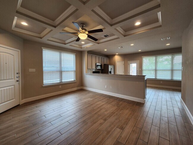 Building Photo - Large Fenced in Backyard in NBISD /Walk to Kraft Park /  Fridge Included  / Pet Friendly / Off Co...