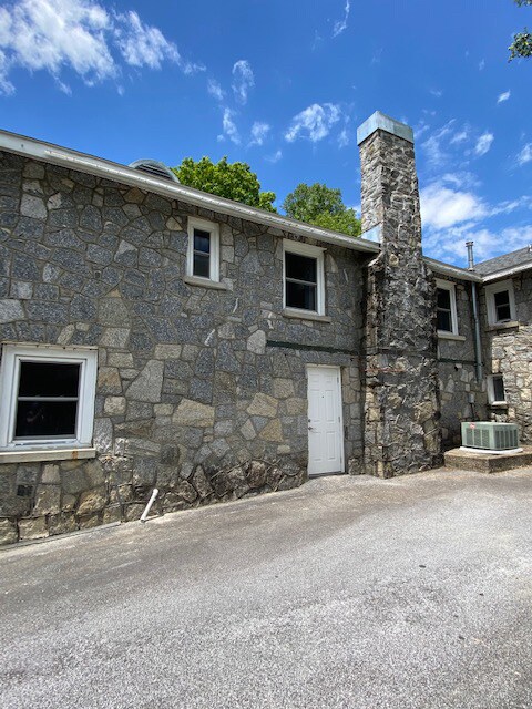Building Photo - 540 Blythe St