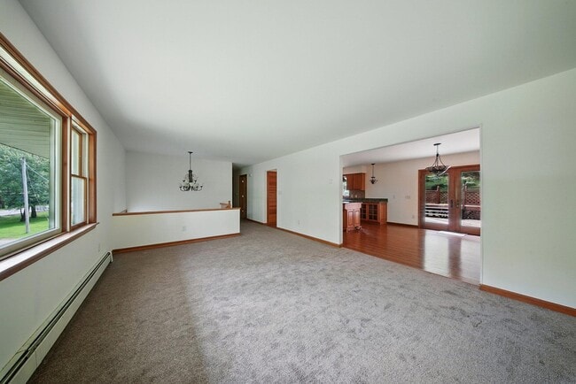 Building Photo - 501 Burlingham Rd
