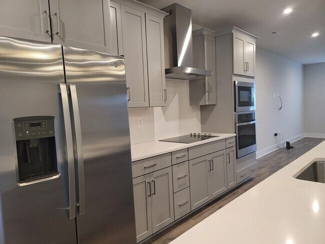 Building Photo - Like-New, Built in 2022, Gorgeous 2-story 3-Bedroom, 2.5 Bath Condo, located in the heart of Henr...