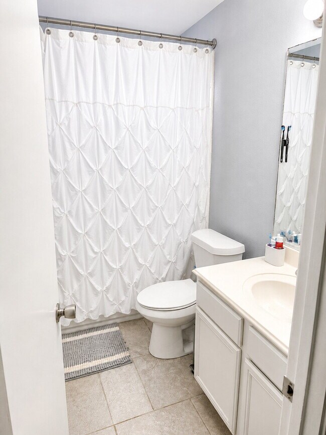 Building Photo - "Charming 4-Bedroom-3 Full Baths in College Station – Your Ideal Retreat Awaits!"
