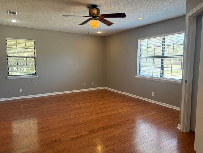 Building Photo - 133 River Ridge Rd