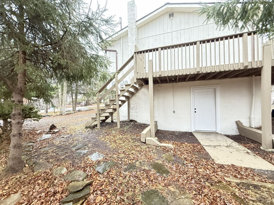 Building Photo - 8066 Red Squirrel Dr