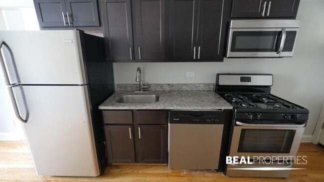 Building Photo - 1 bedroom in CHICAGO IL 60613