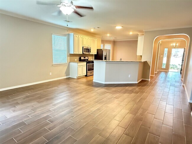 Building Photo - 13115 Southern Valley Dr
