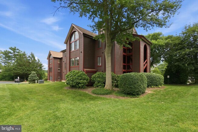 Building Photo - 2822 Lee Oaks Pl