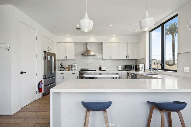 Building Photo - 2432 Penmar Ave