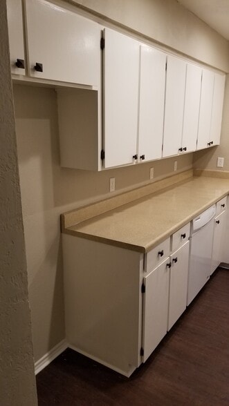 Kitchen - 1919 Tanglewood Dr