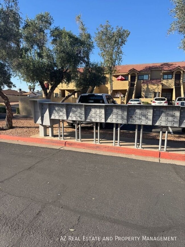 Building Photo - 1126 W Elliot Rd