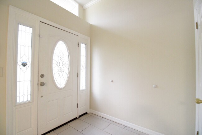 Building Photo - 10907 SW 24th Ave