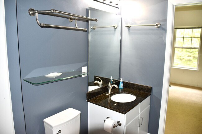 Building Photo - Asheville Condo Rental w/ Garage!