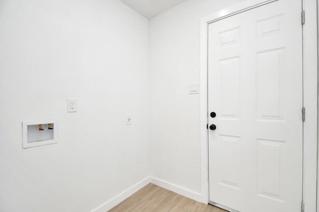 Building Photo - 9912 Cardinal St