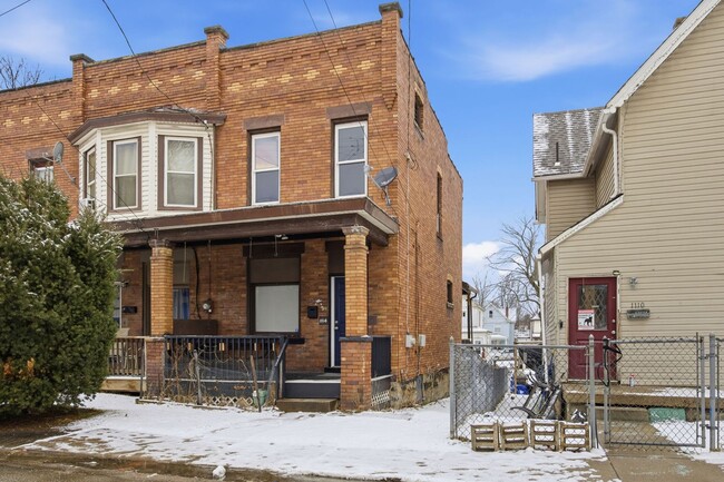 Building Photo - 1114-1118 Sutherland