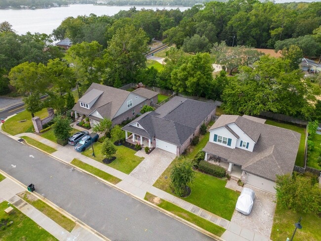 Building Photo - 802 Raihope Way