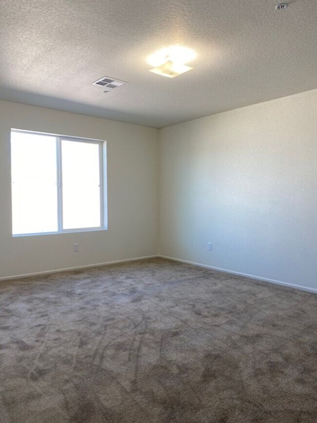 Building Photo - DESERT SKY TOWNHOME