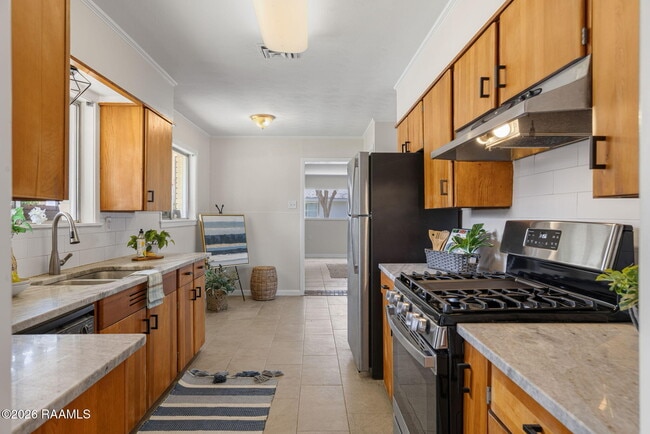 Building Photo - 209 Karen Dr