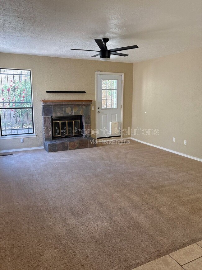 Building Photo - 5828 Elmwood Dr NE