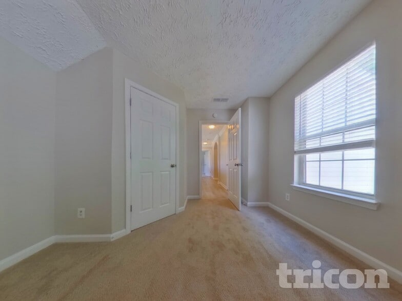 Building Photo - 411 Clearstream Ln