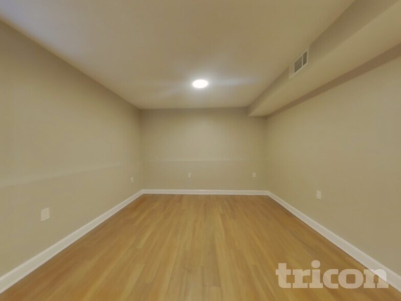 Building Photo - 6022 Lucente Ave