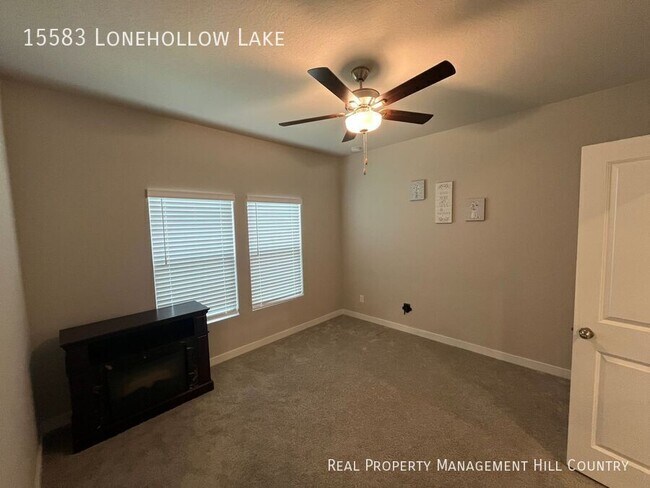 Building Photo - 15583 Lonehollow Lk