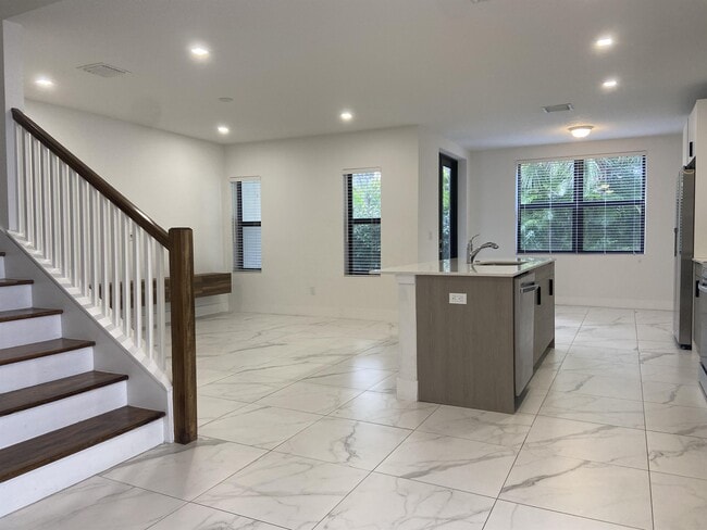 Building Photo - 359 Bella Sol Way