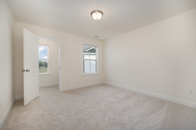 Building Photo - 6101 Mariemont Cir