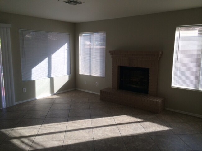 Building Photo - N 71st Ln.