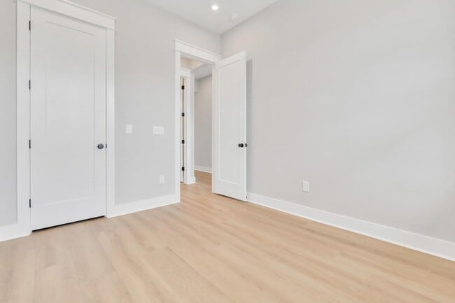 Building Photo - 299 Suwannee Dr