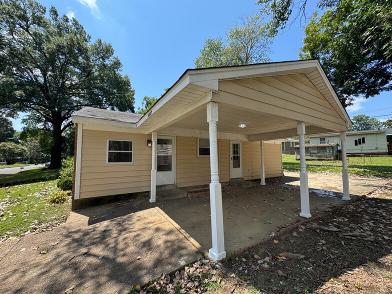 Building Photo - 4187 Falcon Dr