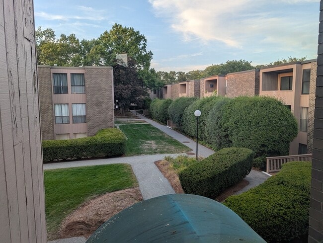Building Photo - 56 Shrewsbury Green Dr