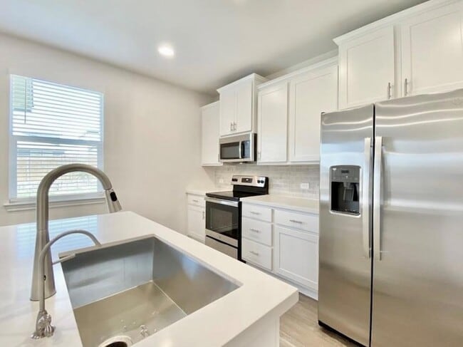 Building Photo - 208 Caisson Trl