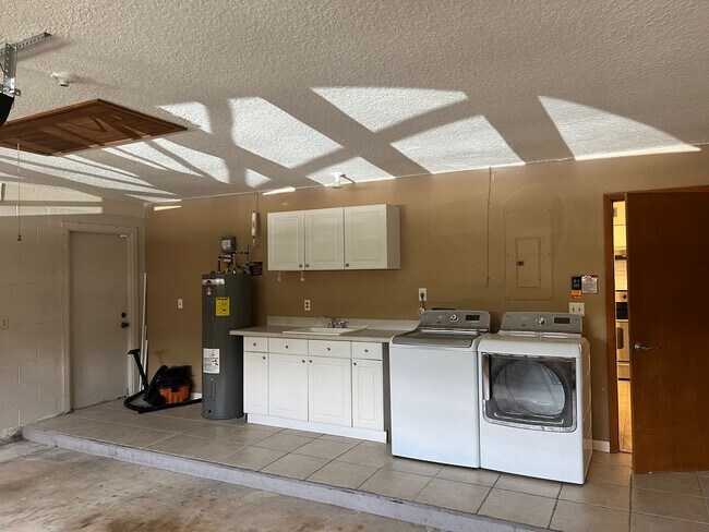 Building Photo - Beautiful 3-Bedroom Home in Winter Springs...