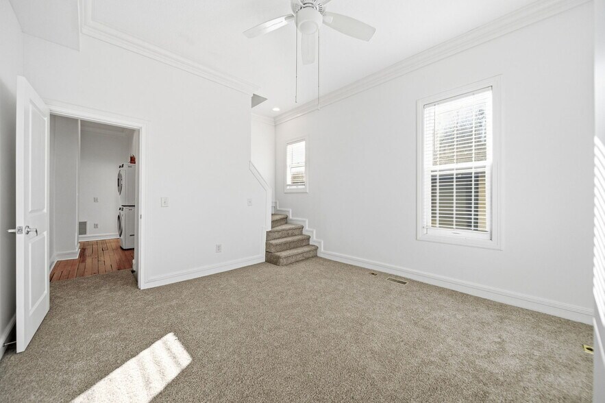 Building Photo - 1153 Jaeger St