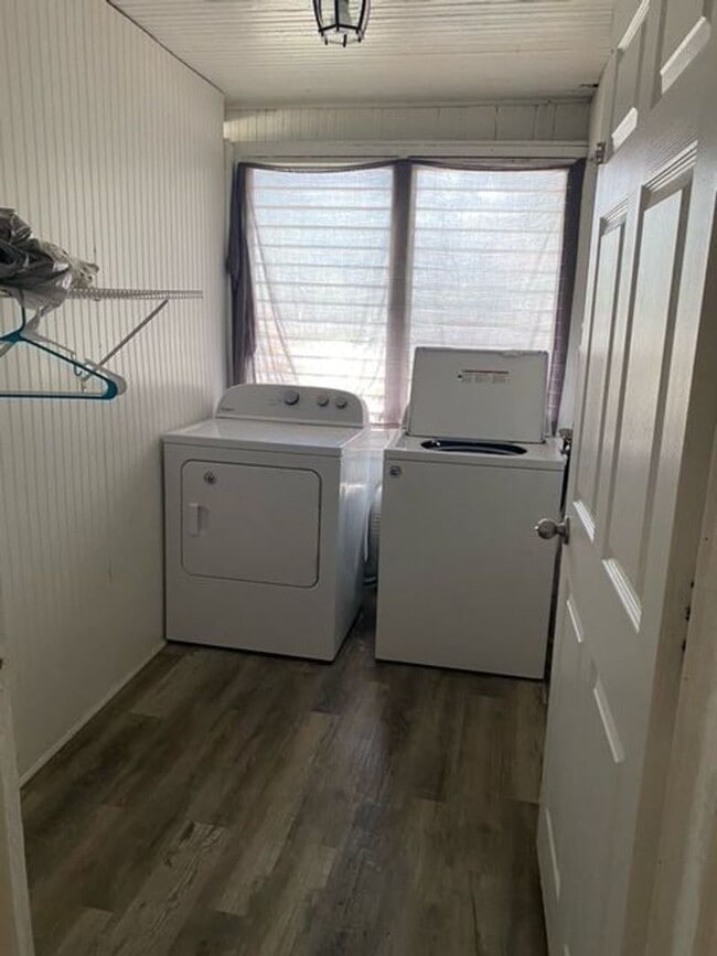 Building Photo - 1601 12th Ave W