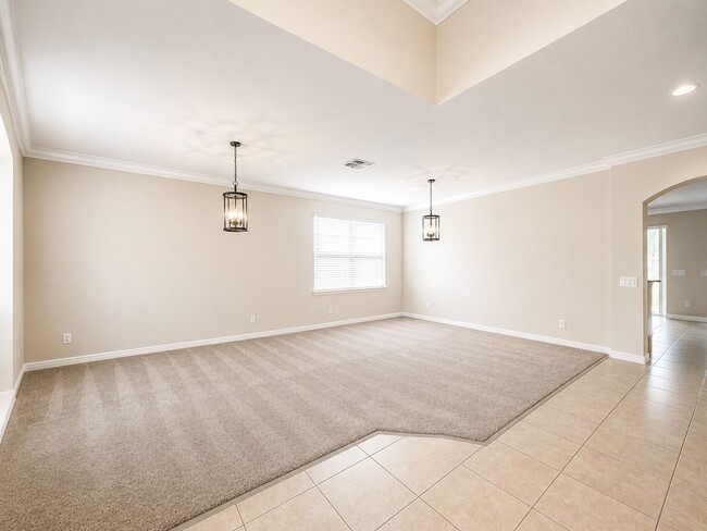 Building Photo - Cypress Lakes 5/4 with 3-Car Garage