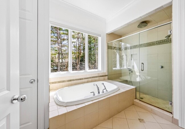 Building Photo - 9 Sea Farm Ct