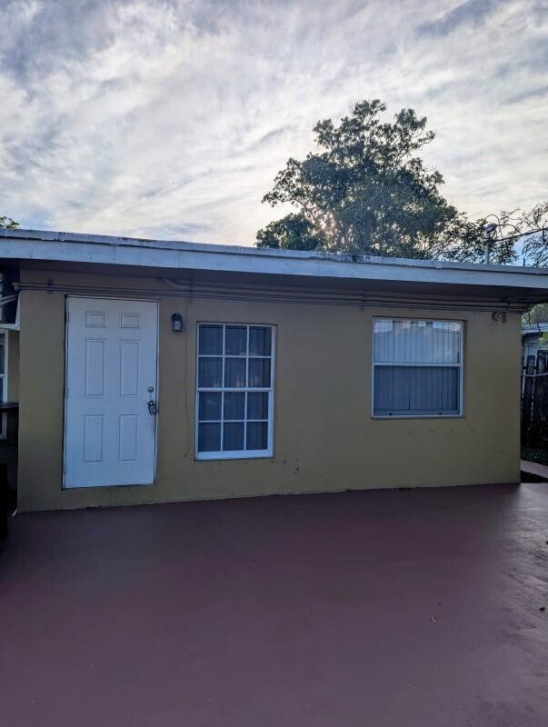 Building Photo - 664 W Melrose Cir