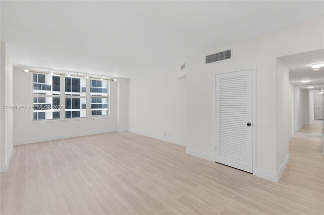 Building Photo - 4747 Collins Ave