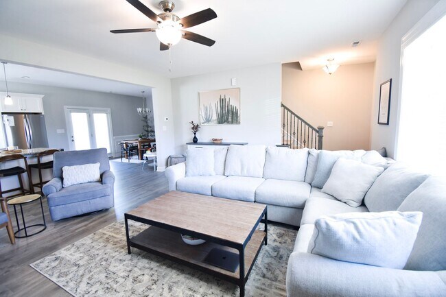 Building Photo - 4 Bedroom 3.5 Bath, No Pets