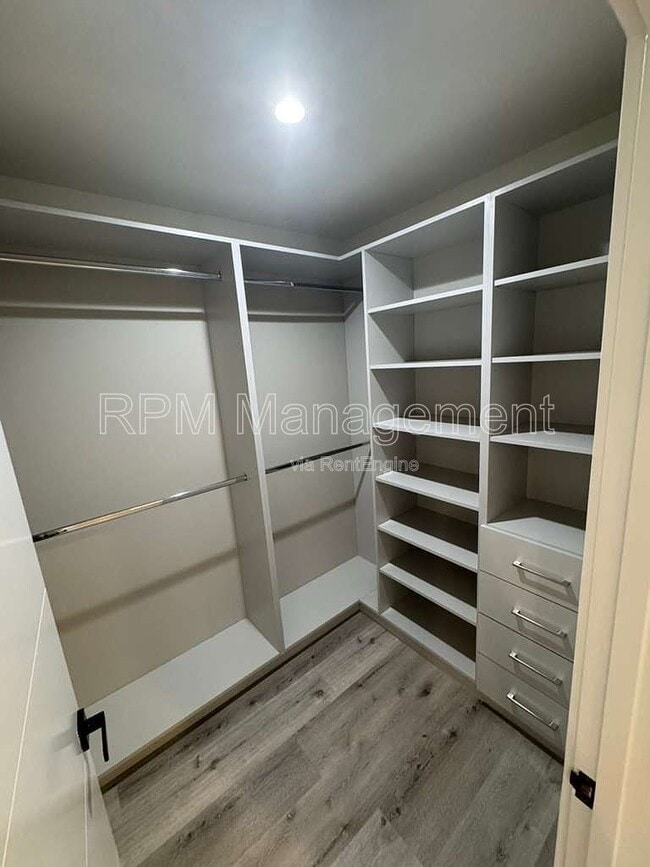 Building Photo - 5923 Laurel Canyon Blvd