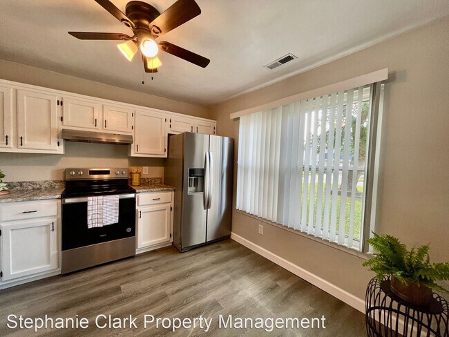 Building Photo - 5 br, 3.5 bath House - 1317 Beacons Reach ...