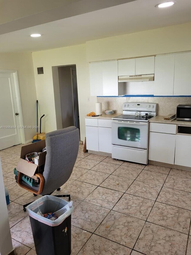 Building Photo - 26925 SW 145th Ave