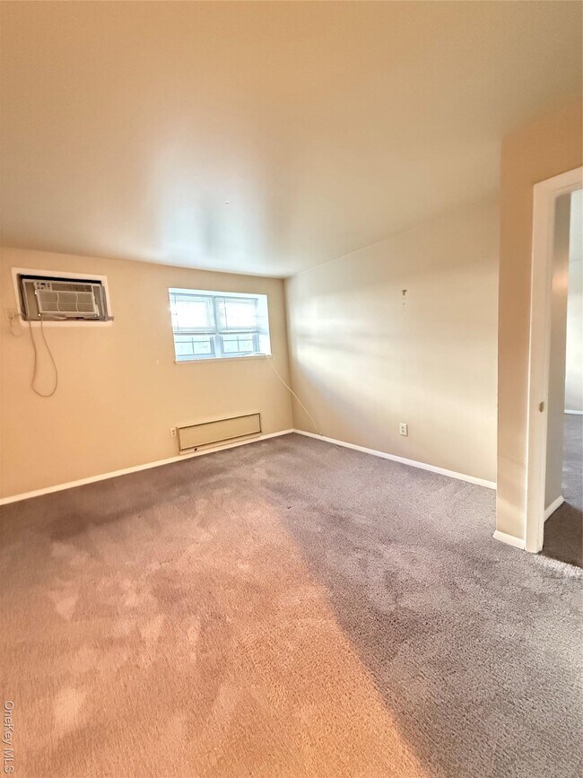 Building Photo - 33 Oak St