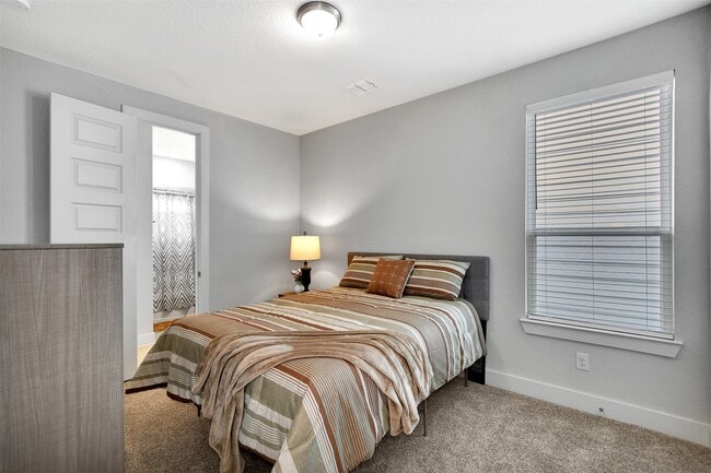 Building Photo - 119 E 43rd St