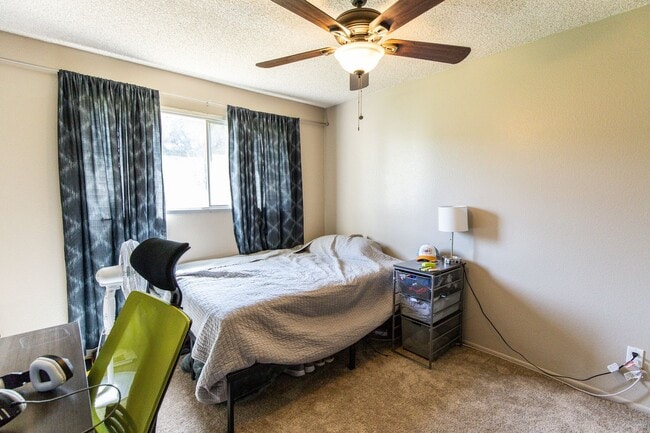 Building Photo - 6 Bedroom 3.5 Bathroom Tri-Level Home In Tempe close to ASU