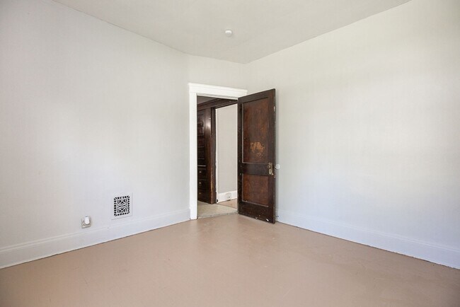Building Photo - 11519 Carolina Ave